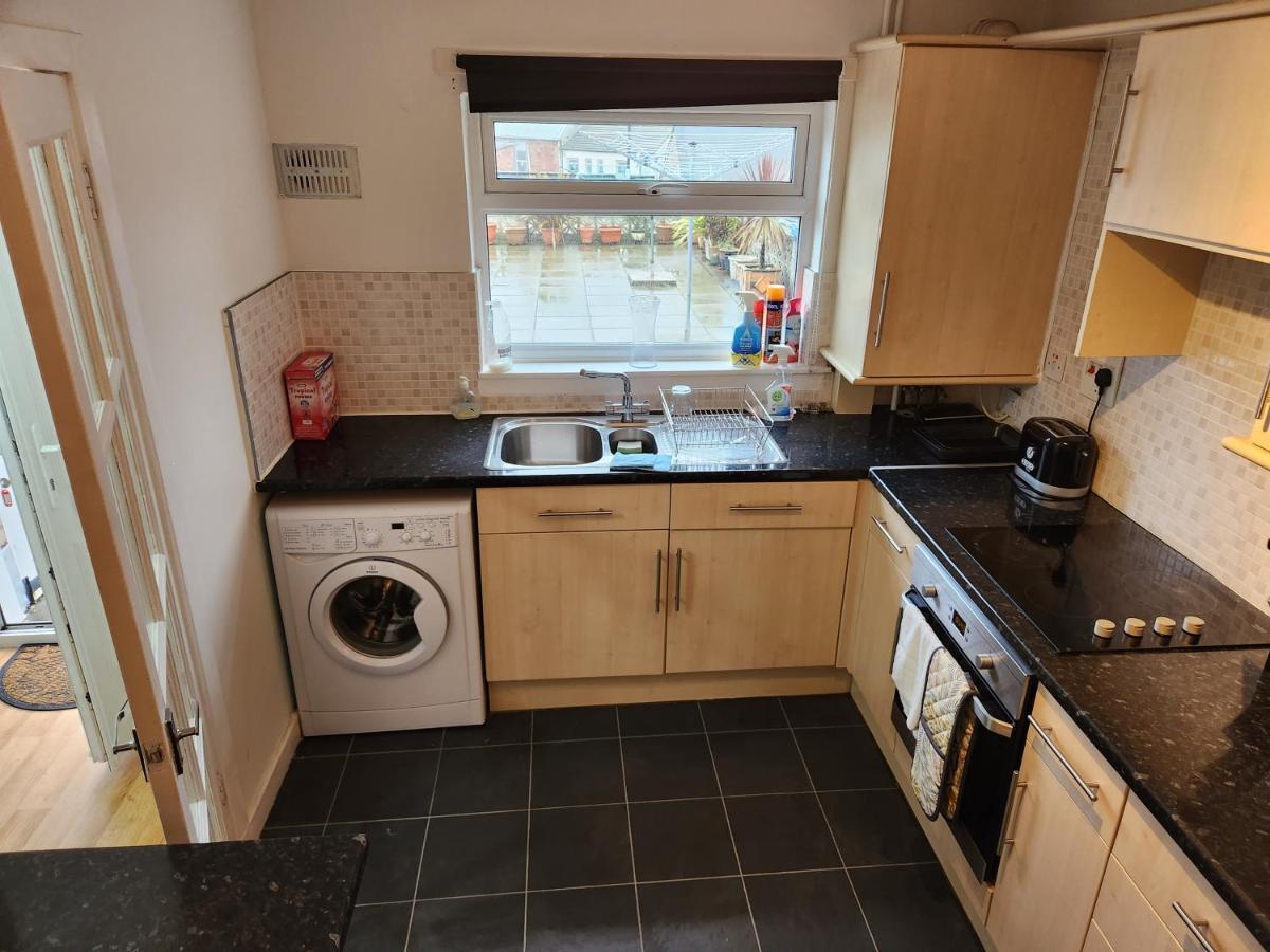 No 11 3 Bed Serviced Appartment Town Centre Girvan Bagian luar foto